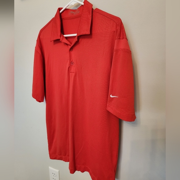 Like New, Men's Nike Golf Polo - Size Small - Picture 4 of 6